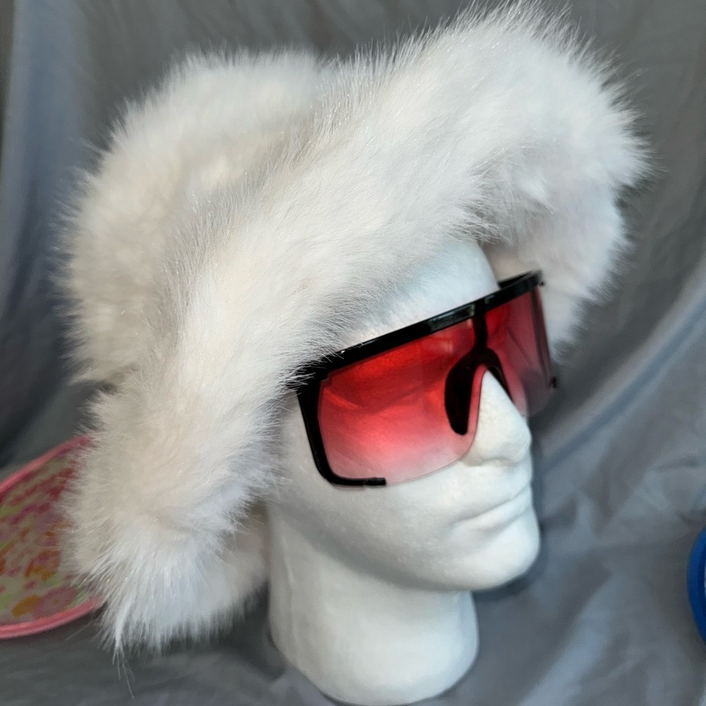 RAVELUXE 🥳 Bucket Hat 👒 SUPER Furry 🐰 ✨ White  ✨